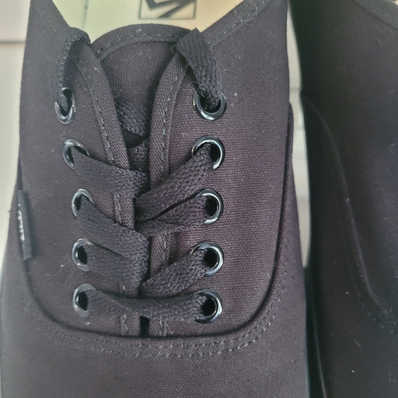 Vans black Shoes Sneakers  No 72136 Size 12 US Free Shoe bag enclosed - Picture 7 of 9